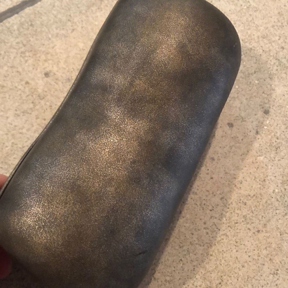 CHANEL Marbled, Pewter, silver, hard, large clam shell sunglasses case ￼ - Picture 4 of 6